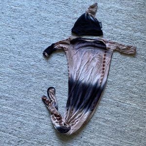 Cozy’s knotted gown with hat